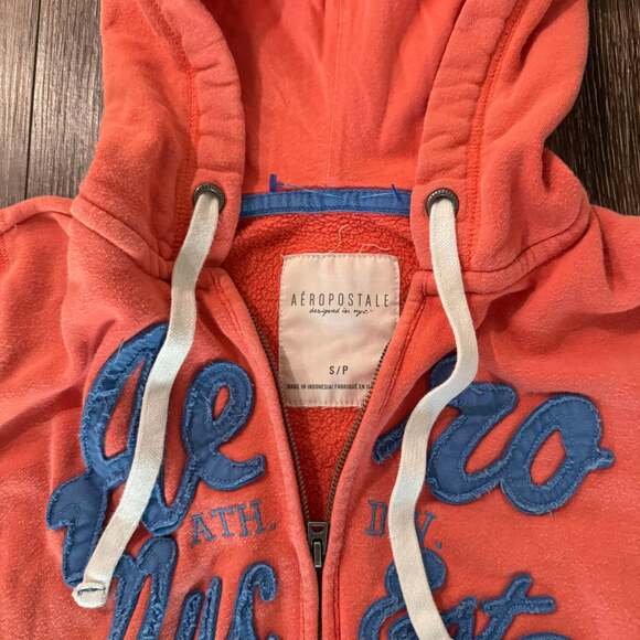 women’s y2k Aeropostale embroidered logo zip up hoodie - Picture 3 of 6
